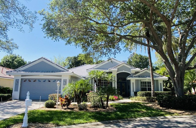 Spacious, Modern and Luxury Home in Gated Golf Community w Private Pool