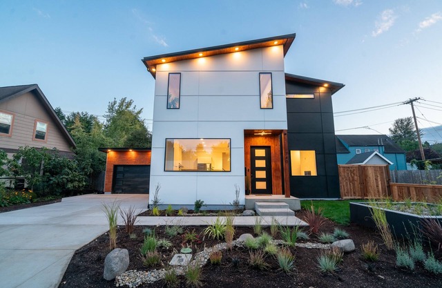Spacious Modern Escape Near UO Campus