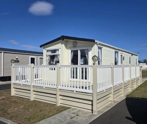 Spacious Modern Seaside Caravan