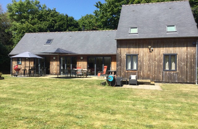Spacious Modern Timber Framed House in Quiet Area Close to beaches