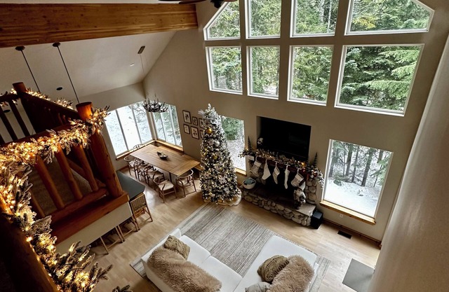Spacious Mountain House at Summit at Snoqualmie located at end of cul-de-sac