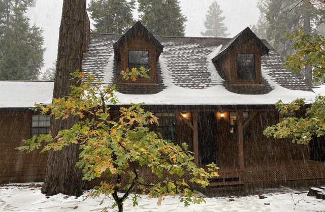 Spacious Mountain House - hot tub, movie, game room, wifi, wfh setup