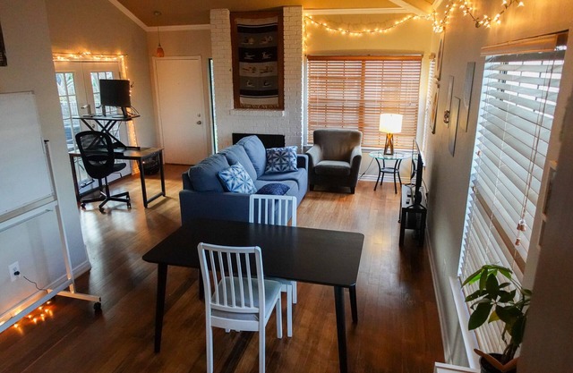Spacious Mountain-house feel 1-bed Condo w/Workspace