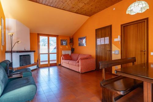 Spacious mountain view attic apartment