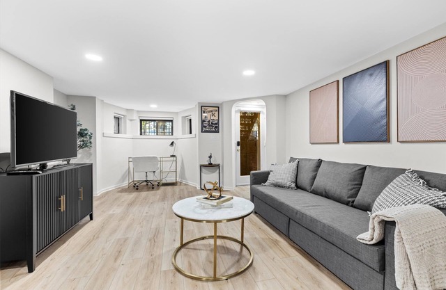 Spacious NW Apt Steps to 14th Street Corridor