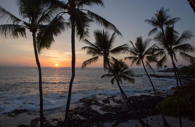 Spacious Oceanfront Penthouse w/180 Degree Views in Kailua-Kona!