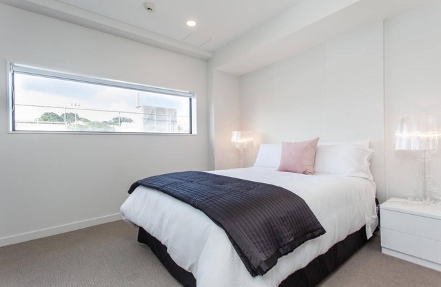 Spacious one Bedroom Apartment in Newmarket