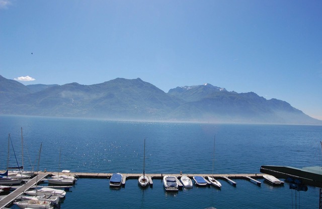 Spacious Penthouse With Front Terrace &, 5 Lake View Balconies