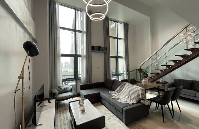 Spacious Pet Friendly Eastwood Loft
