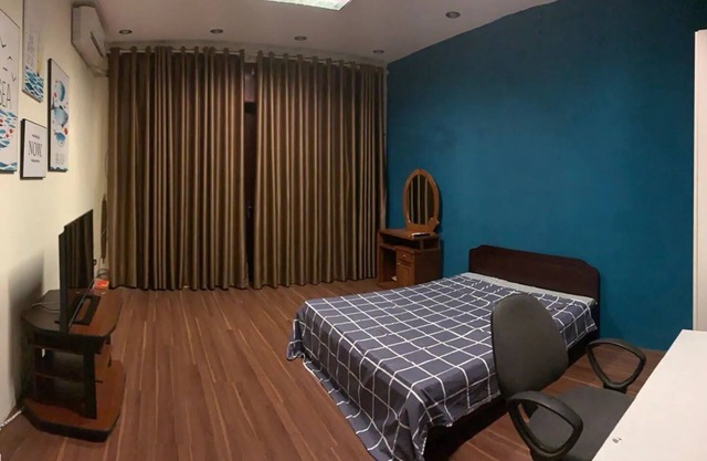 Spacious place with balcony view near Westlake