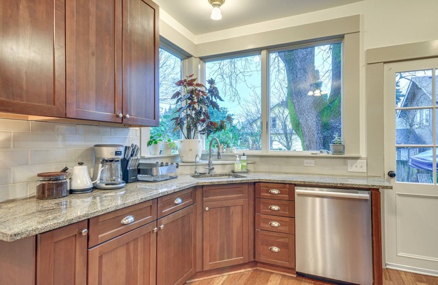 Spacious Portland Home ~ 3 Mi to Downtown!