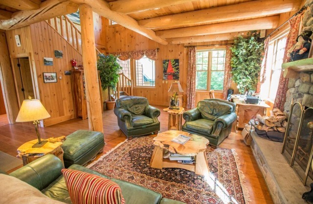Spacious private home with private hot tub