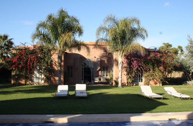 Spacious, private 3 bedroomed luxury villa with pool and high speed internet