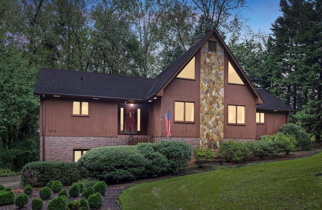 Spacious & Private Lakefront Retreat Near Clemson!