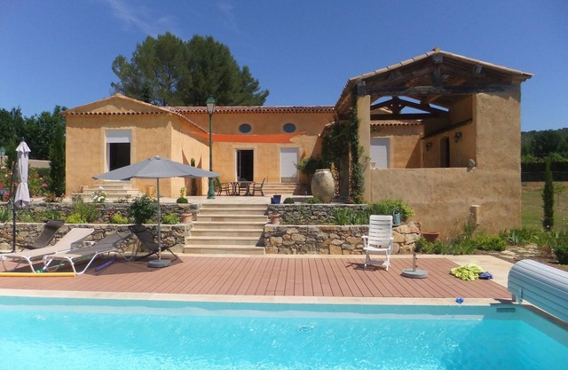 Spacious Provencal style villa with pool