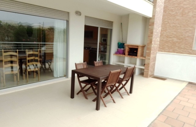 Spacious 3 Bedroom Apartment. Close to Beach. Highly recommended