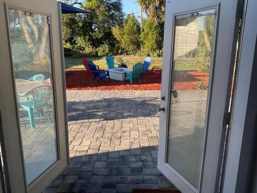 Spacious ranch 10 min to beach/airport, pet friendly