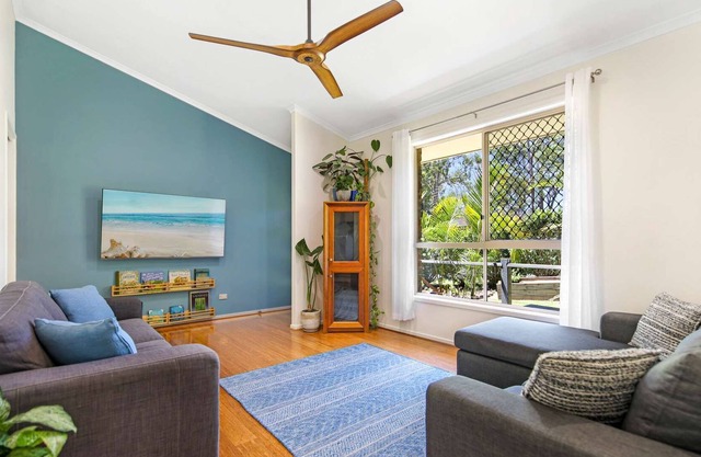 Spacious, renovated 3BR house close to beach