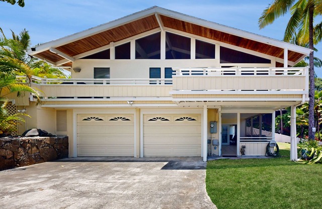 Spacious retreat home with private pool & screened lanais - conveniently located