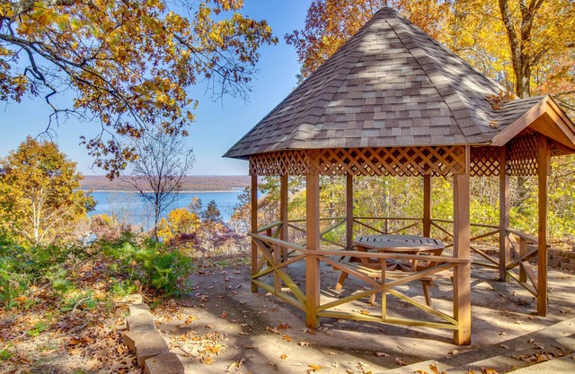 Spacious Retreat w/Stunning Norfork Lake Views!