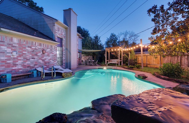 Spacious Retreat w/Heated Pool, Spa, & Game Room; King Bed, Pool Table