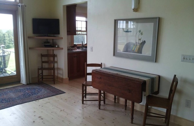 Spacious Retreat With Panoramic Views