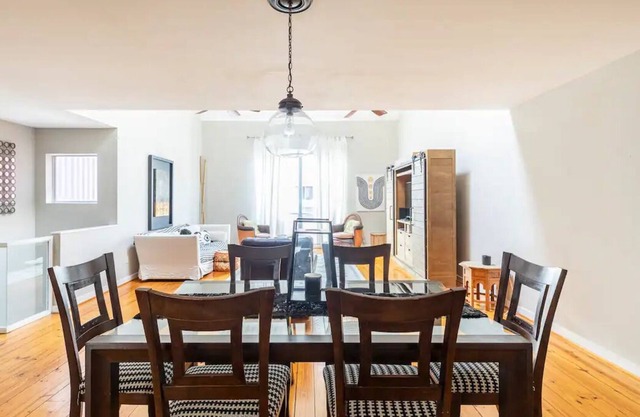 Spacious Retro Bohemian Getaway: Museum District