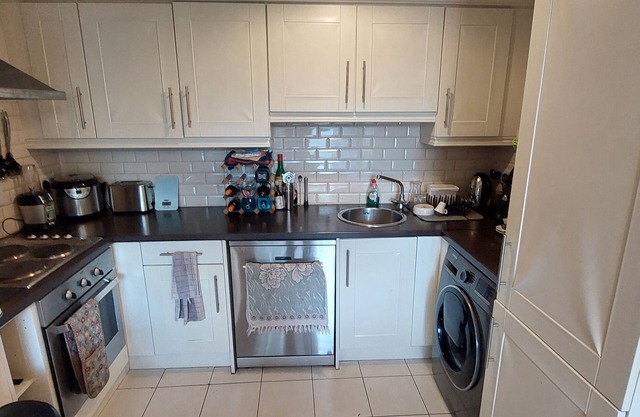 Spacious Riverside 1Bd in Bustling Village