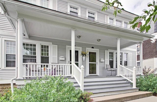Spacious Rutland Townhome w/Fire Pit- Walk to Town
