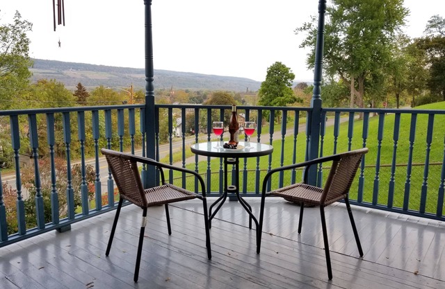 Spacious Sanctuary In The Heart Of Fingerlakes Wine Country