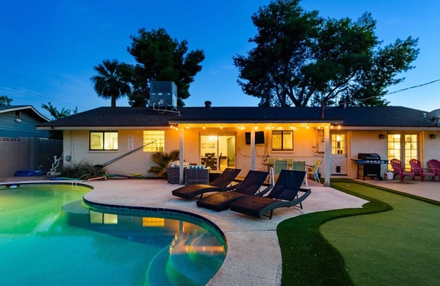 Spacious Scottsdale Escape - 5 mins to Old Town