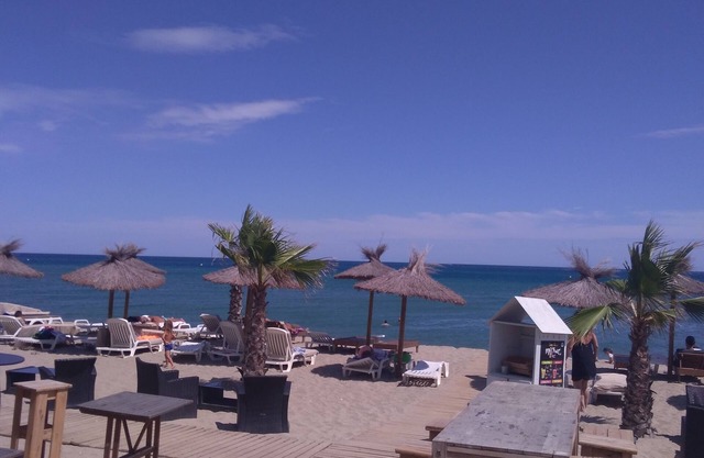 Spacious sea view T2 on ground floor with direct beach access - large enclosed 25 m2 terrace