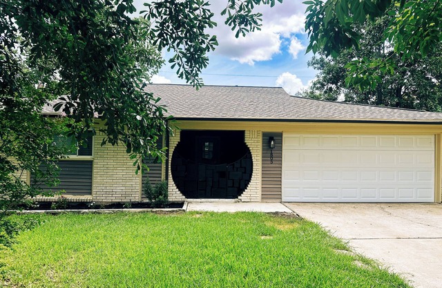 Spacious Seabrook Stay - 5 mins from Kemah Boardwalk