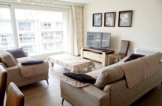 Spacious Seafront Family Stay