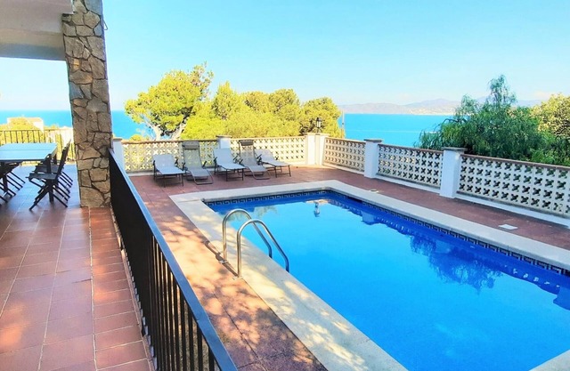 Spacious Seaside Apartment with Terrace and Pool in Tranquil Cap Ras, Llançà