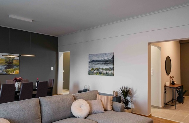 Spacious seaside flat at alimos