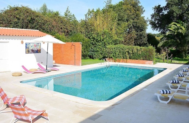 Spacious Sesimbra Villa | 5 Bedrooms | Villa Flora | Situated in Portuguese Countryside | 40km to Li