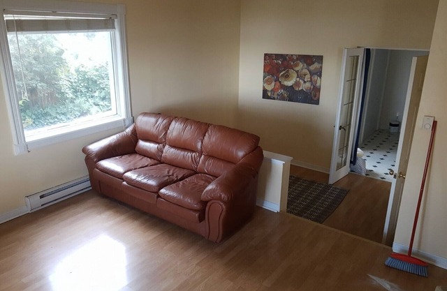 Spacious side-split directly facing lake, Wellington Beach, Prince Edward County