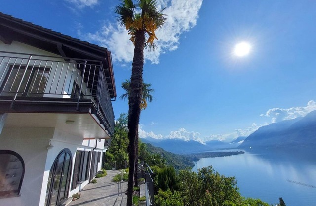 Spacious single-family house, newly renovated in 2016 on fantastic, quiet hillsi