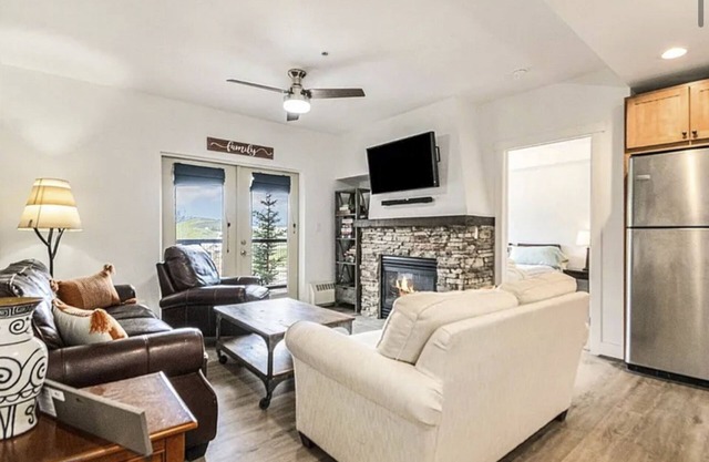 Spacious ski in/out condo w/shared pool, hot tub, great views & location
