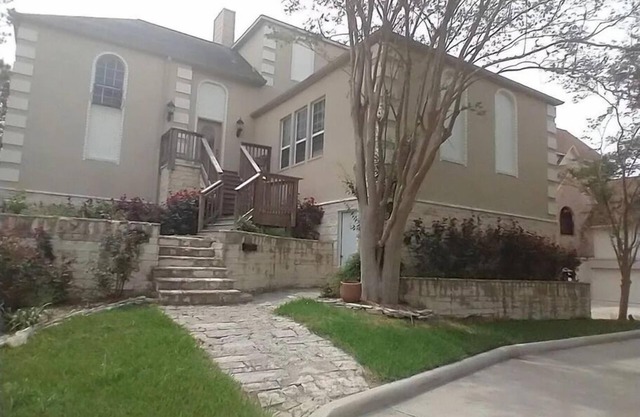 Spacious Split-Unit Home in Nassau Bay, Texas