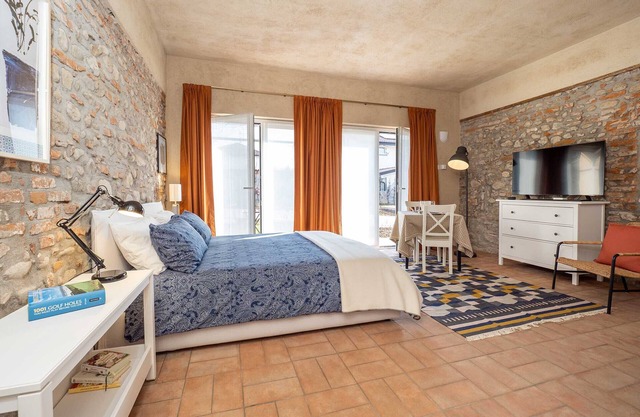 Spacious Studio Apartment with Garden in Restored Farmhouse