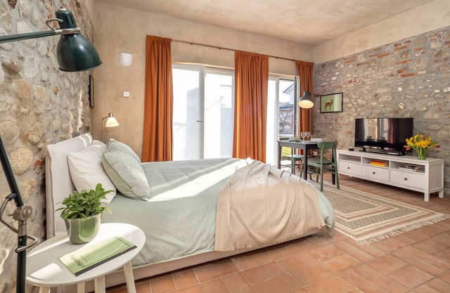 Spacious Studio Apartment with Garden in Restored Farmhouse