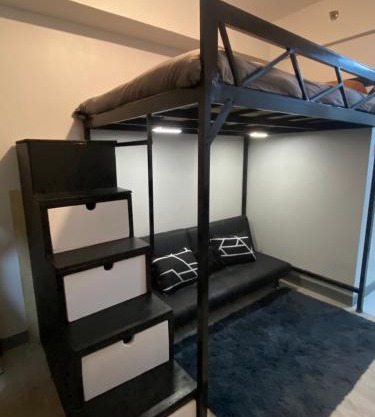 Spacious studio at fairview quezon with VERY FAST WIFI infront of SM