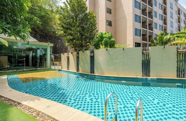 Spacious & Stylish Apartment 5 minutes walk to Karon beach.