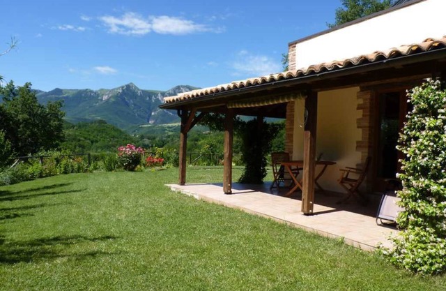 Spacious, stylish apartment with stunning views of the Sibillini Mountains