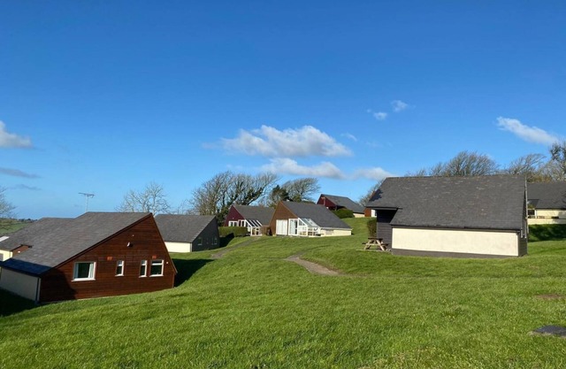 Spacious, Sun-filled, Detached Cabin in a Peaceful Corner of Cornwall