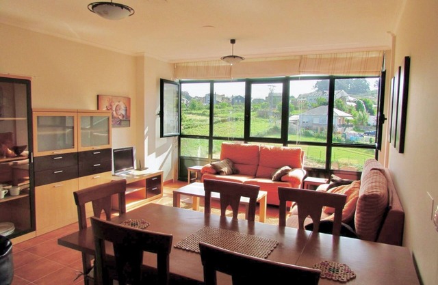Spacious, sunny apartment within walking distance of five beaches!