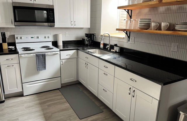 Spacious, sunny, lower-level mother-in-law suite in convenient Sandy location
