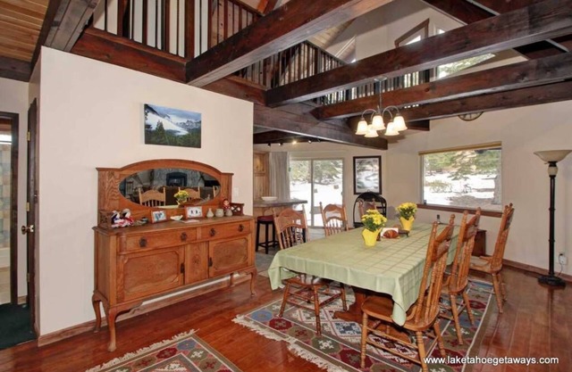 Spacious Tahoe Chalet 4 Bedrooms/3 Bathrooms